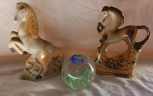 lot 19 image: vintage ceramic lusterware horse figurines and glass dolphin paperweight