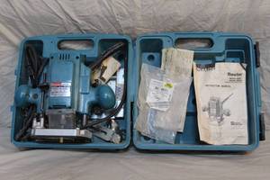 lot 40 image: Makita Router in case tested worked when posted