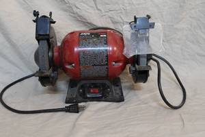 lot 42 image: Skil 3380 6-inch bench grinder tested powered on when posted