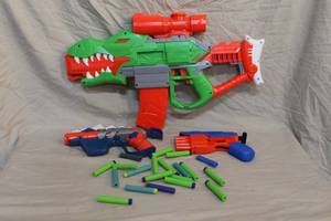 lot 47 image: Nerf guns and more see pics