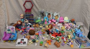 lot 72 image: Mixed lot of previously loved toys