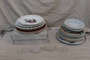 lot 76 image: Mix lot of collectible plates took pictures of them all
