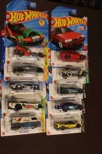 lot 86 image: 10-Hot Wheels