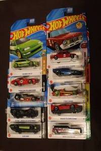 lot 90 image: 10-Hot Wheels