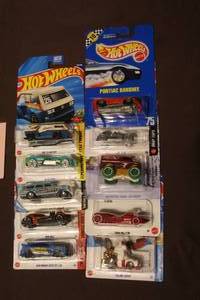 lot 91 image: 10-Hot Wheels
