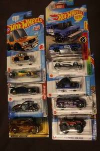 lot 94 image: 10-Hot Wheels