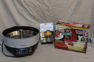 lot 128 image: deep fryer pot and pasta boat juicer & zester tool