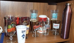 lot 150 image: collection of beer glasses and drinkware