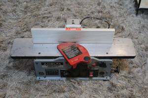 lot 169 image: Delta 6 Variable Speed Bench Jointer, a power tool used in woodworking to flatten and square the edges of boards. Tested and worked at the time of post