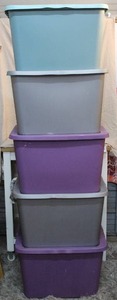 lot 173 image: 5- Totes with lids one tote has a bad spot on the corner as seen in pictures