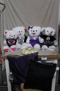 lot 178 image: Lot of teddy bears and pillows
