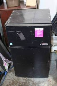 lot 187 image: Small refrigerator freezer combo