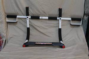 lot 207 image: Perfect Fitness Multi-Gym doorway pull-up bar system.