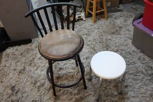 lot 222 image: Stool and adjustable bath stool