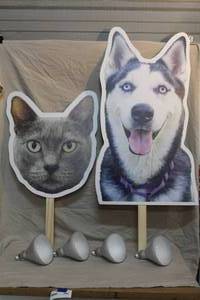 lot 240 image: Dog and cat yard decor and 4 flood lights
