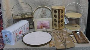 lot 261 image: Dolly Parton kitchen lot