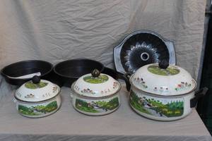 lot 262 image: set of vintage Newcor Regency enamelware pots with lids, in the Country Village 4 cake pans and a bundt pan
