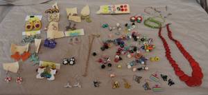 lot 280 image: Mixed lot of hand made jewelry