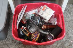 lot 292 image: Tote full of miscellaneous items