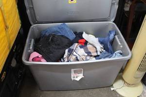 lot 293 image: Mixed tote full of clothes