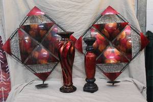 lot 302 image: wall art candle holders with matching table top candle holders