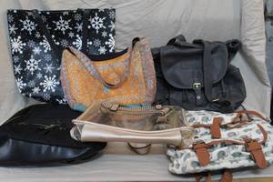 lot 305 image: Mix of hand bags see pictures