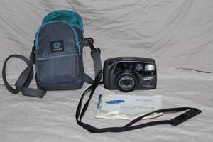 lot 315 image: Samsung Maxima Zoom 105 35mm film camera.  With Case