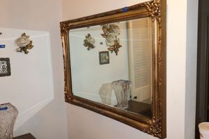 lot 37 image: Gold framed mirror