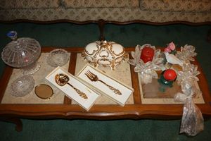 lot 39 image: Home decor with decorative gold fork and spoon