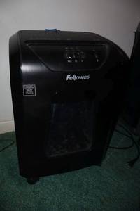 lot 19 image: Fellows paper shredder