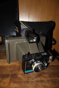 lot 43 image: Vintage Polaroid camera