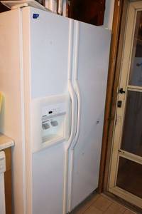 lot 67 image: Kenmore Coldspot refrigerator freezer, model 59702993 with extra filter