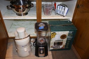lot 76 image: Kitchen juicer, blender, coffee maker, strainers, and measuring cups
