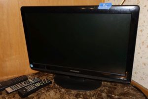 lot 95 image: Sansui TV, model HDLCDVD225C, with antenna and remotes