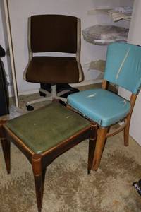 lot 89 image: Vintage chairs and ottoman