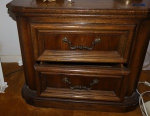 lot 100 image: Vintage side table