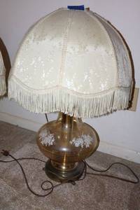 lot 113 image: Vintage glass globe table lamp with dome shade