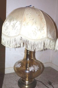 lot 114 image: Vintage glass globe table lamp with dome shade