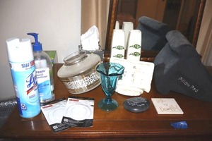 lot 117 image: Misc. home decor, Pillow pad, blue glass dish