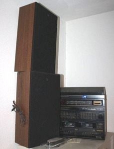 lot 141 image: GE Compact Stereo system