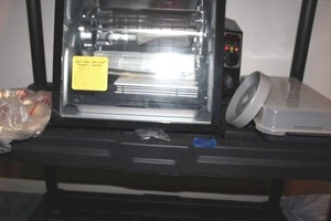 lot 135 image: Toaster oven and gloves