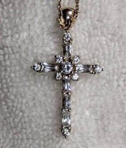 lot 1 image: Cross necklace - pendant marked 10K, necklace marked Italy 14K