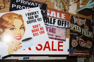 lot 20 image: Metal signs with For Sale signs