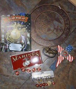 lot 31 image: US Marines themed lot metal signs, fridge magnets, keychains and more