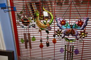 lot 78 image: Wind chimes