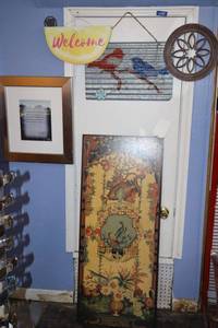 lot 81 image: Misc. wall art and welcome sign