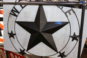 lot 68 image: Circle star Welcome sign