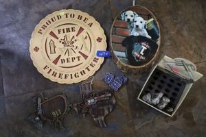 lot 74 image: Police and fireman dcor with mini bullet knives