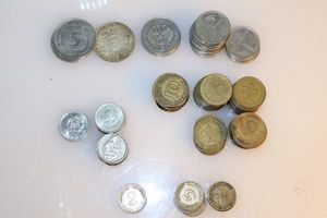 lot 113 image: Foreign coins
