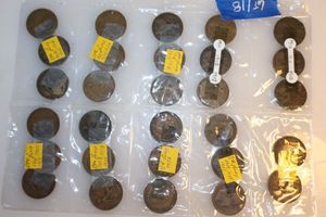 lot 118 image: Foreign coins - early 1900s